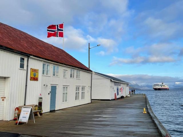 1. Etg I Dampskipsbrygga, Lodingen Havn Exterior photo