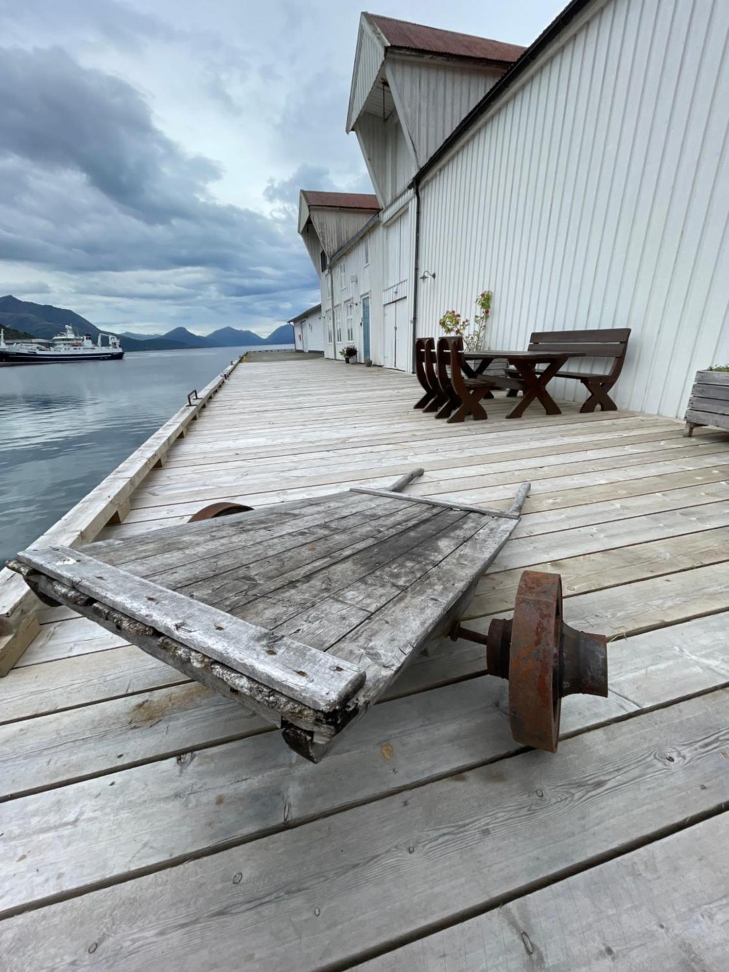1. Etg I Dampskipsbrygga, Lodingen Havn Exterior photo