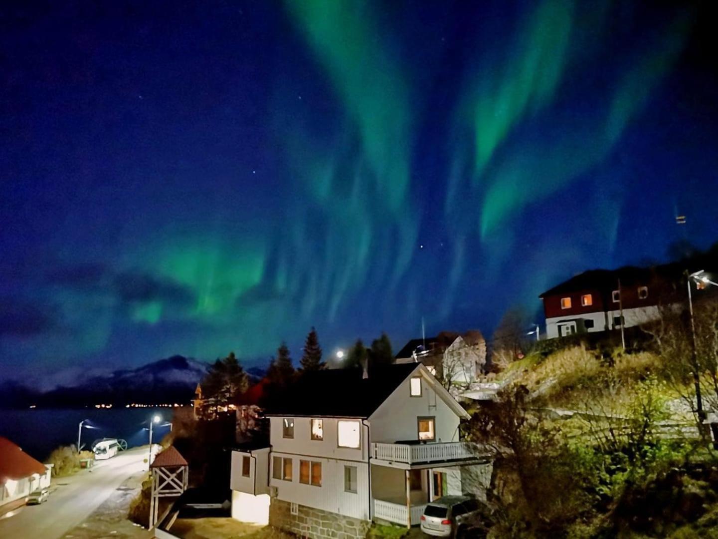 1. Etg I Dampskipsbrygga, Lodingen Havn Exterior photo